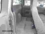 2005 Chevrolet Colorado Z71 z VIN 1GCDT196958180495, wystawiony jako IAAI lot #43576854 z przebiegiem 147 939 mil mil oraz . Historia ofert i sprzedaży dostępna na DreamBid. Obrazek 8.