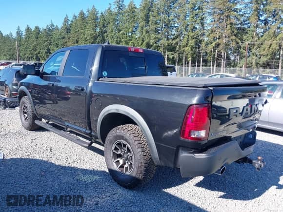 2017 Ram 1500 Rebel z VIN 1C6RR7YTXHS589327, wystawiony jako IAAI lot #42744318 z przebiegiem 144 212 mil mil oraz . Historia ofert i sprzedaży dostępna na DreamBid. Obrazek 3.