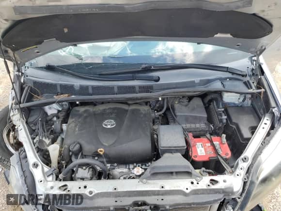 2019 Toyota Sienna SE with VIN 5TDXZ3DC9KS985568, listed as a Copart auction lot 68108065 with 343,336 mi miles and Clean title. Bid and sale history available at DreamBid. Image 12.