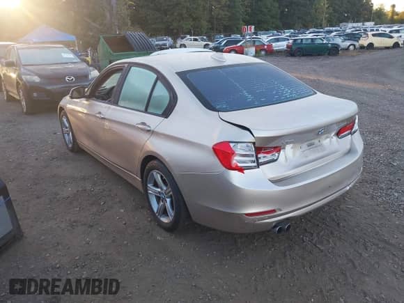 2015 BMW 3 Series 328i xDrive с VIN WBA3B5G58FNS18962, выставлен на аукционе IAAI как лот 43360488 с пробегом 73 256 миль миль и . История ставок и продаж доступна на DreamBid. Изображение 3.
