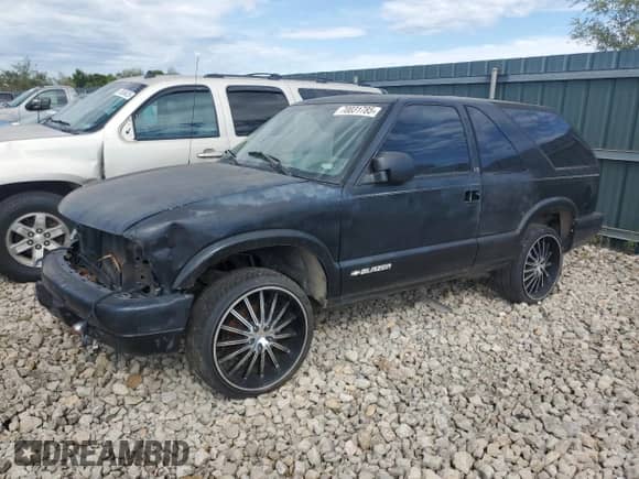 2002 Chevrolet Blazer LS с VIN 1GNCS18WX2K134115, выставлен на аукционе Copart как лот 70031785 с пробегом 179 669 миль миль и На запчасти • Non repairable. История ставок и продаж доступна на DreamBid. Изображение 1.