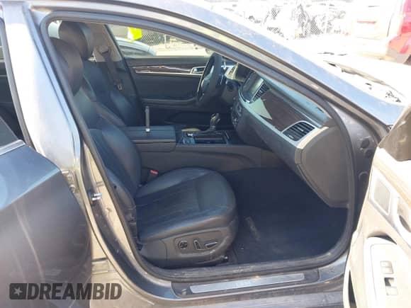 2016 Hyundai Genesis 3.8L с VIN KMHGN4JE1GU117098, выставлен на аукционе IAAI как лот 43041380 с пробегом 128 542 миль миль и . История ставок и продаж доступна на DreamBid. Изображение 5.