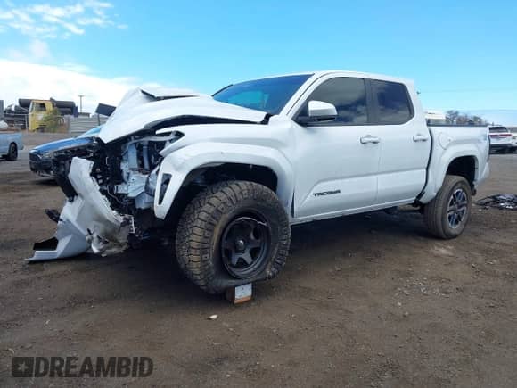 2024 Toyota Tacoma SR5 with VIN 3TYLB5JNXRT010533, listed as a IAAI auction lot 42955728 with 20,995 mi miles and . Bid and sale history available at DreamBid. Image 2.