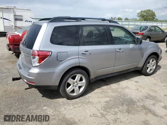 2009 Subaru Forester X with VIN JF2SH63629G784773, listed as a Copart auction lot 57362515 with 127,263 mi miles and Non repairable. Bid and sale history available at DreamBid. Image 3.