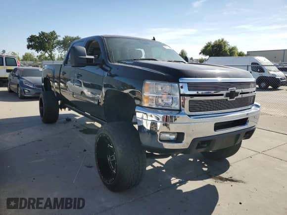 2011 Chevrolet Silverado 2500HD LTZ with VIN 1GC1KYC87BF143073, listed as a Copart auction lot 55778655 with 75,657 mi miles and Salvage title. Bid and sale history available at DreamBid. Image 4.