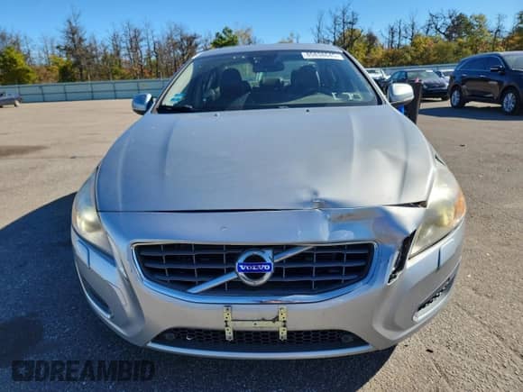 2013 Volvo S60 T6 R-Design Platinum с VIN YV1902FH1D2230439, выставлен на аукционе Copart как лот 85838645 с пробегом 62 484 миль миль и Списание • Salvage title. История ставок и продаж доступна на DreamBid. Изображение 5.
