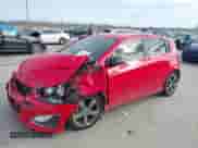 2016 Chevrolet Sonic RS z VIN 1G1JG6SB6G4168724, wystawiony jako IAAI lot #41363232 z przebiegiem 99 818 mil mil oraz . Historia ofert i sprzedaży dostępna na DreamBid. Obrazek 2.