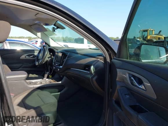 2020 Chevrolet Traverse LT Cloth z VIN 1GNERGKW1LJ317717, wystawiony jako IAAI lot #42681174 z przebiegiem 100 517 mil mil oraz . Historia ofert i sprzedaży dostępna na DreamBid. Obrazek 5.