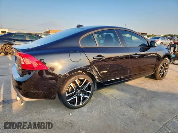 2017 Volvo S60 Dynamic с VIN YV140MTLXH2431471, выставлен на аукционе Copart как лот 71807255 с пробегом 130 958 миль миль и На запчасти • Non repairable. История ставок и продаж доступна на DreamBid. Изображение 3.
