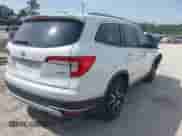 2022 Honda Pilot Touring 7-Passenger z VIN 5FNYF5H67NB027356, wystawiony jako IAAI lot #42080323 z przebiegiem 56 826 mil mil oraz . Historia ofert i sprzedaży dostępna na DreamBid. Obrazek 4.