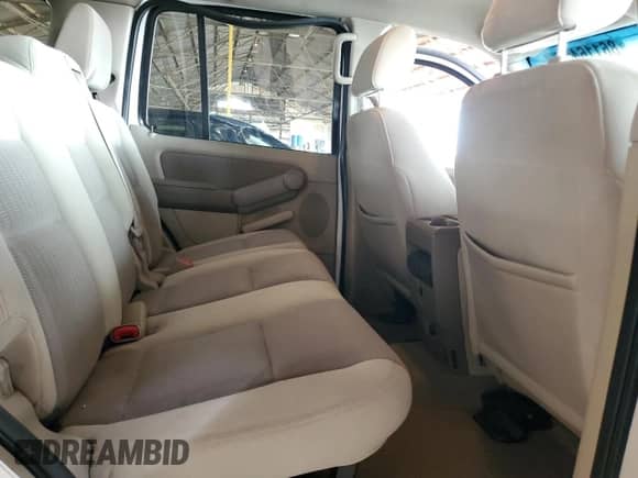 2007 Ford Explorer XLT z VIN 1FMEU73817UA67922, wystawiony jako Copart lot #86116425 z przebiegiem 270 840 mil mil oraz Szkoda całkowita • Salvage title. Historia ofert i sprzedaży dostępna na DreamBid. Obrazek 11.