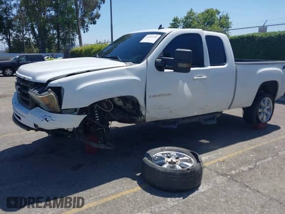 2009 GMC Sierra 1500 SLT z VIN 2GTEK390891107545, wystawiony jako IAAI lot #42391242 z przebiegiem 119 837 mil mil oraz . Historia ofert i sprzedaży dostępna na DreamBid. Obrazek 2.