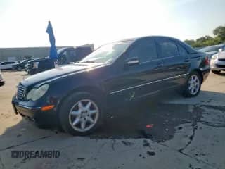 2004 Mercedes-Benz C 240 with VIN WDBRF61J44E015365, listed as a Copart auction lot 67226655 with 167,148 mi miles and Clean title. Bid and sale history available at DreamBid. Image 1.