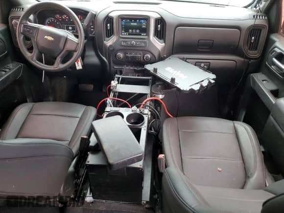 2019 Chevrolet Silverado 1500 Work Truck z VIN 1GCUYAEF7KZ378439, wystawiony jako Copart lot #56904415 z przebiegiem 144 466 mil mil oraz Szkoda całkowita • Salvage title. Historia ofert i sprzedaży dostępna na DreamBid. Obrazek 8.