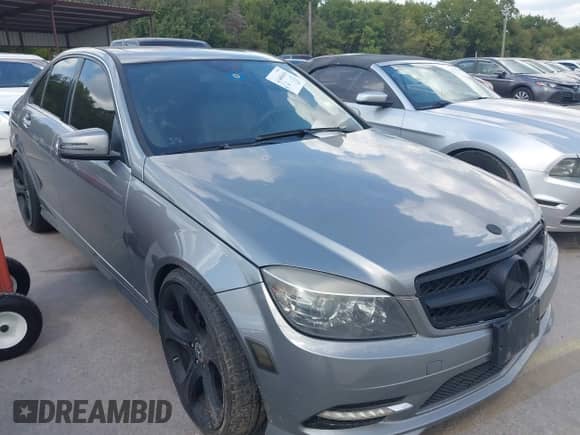 2011 Mercedes-Benz C 300 Sport z VIN WDDGF5EB1BF652152, wystawiony jako IAAI lot #43400016 z przebiegiem 174 658 mil mil oraz . Historia ofert i sprzedaży dostępna na DreamBid. Obrazek 1.