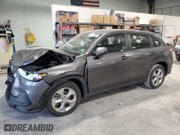 2024 Honda HR-V LX z VIN 3CZRZ2H37RM707768, wystawiony jako Copart lot #83940945 z przebiegiem 27 049 mil mil oraz Szkoda całkowita • Salvage title. Historia ofert i sprzedaży dostępna na DreamBid. Obrazek 1.
