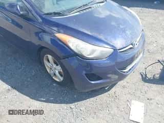 2013 Hyundai Elantra GLS z VIN 5NPDH4AE2DH314978, wystawiony jako IAAI lot #43090684 z przebiegiem 196 503 mil mil oraz . Historia ofert i sprzedaży dostępna na DreamBid. Obrazek 6.