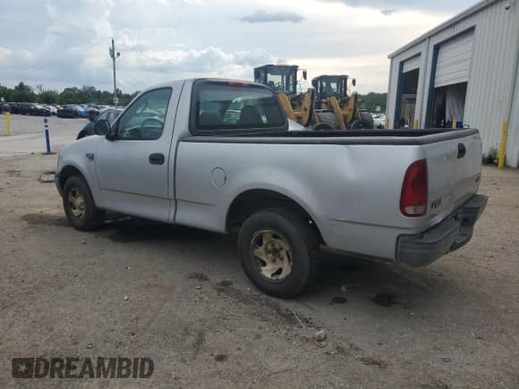2003 Ford F-150 XL с VIN 1FTRF17W03NA77433, выставлен на аукционе Copart как лот 66132055 с пробегом 353 736 миль миль и Чистый • Clean title. История ставок и продаж доступна на DreamBid. Изображение 2.