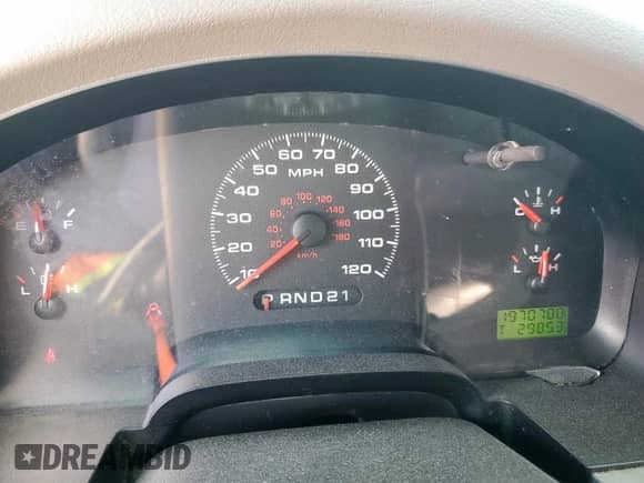 2008 Ford F-150 XL with VIN 1FTRF12288KE57200, listed as a Copart auction lot 82309155 with 197,078 mi miles and Salvage title. Bid and sale history available at DreamBid. Image 9.