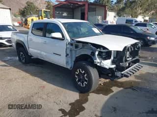 2023 Toyota Tacoma SR z VIN 3TMCZ5AN5PM568102, wystawiony jako IAAI lot #43038472 z przebiegiem 50 673 mil mil oraz . Historia ofert i sprzedaży dostępna na DreamBid. Obrazek 1.
