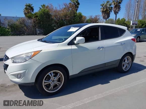 2012 Hyundai Tucson GLS with VIN KM8JU3AC9CU369869, listed as a IAAI auction lot 41997827 with 148,728 mi miles and . Bid and sale history available at DreamBid. Image 2.