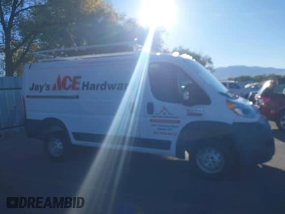 2017 Ram ProMaster Cargo z VIN 3C6TRVAG8HE542890, wystawiony jako IAAI lot #43499590 z przebiegiem 102 516 mil mil oraz . Historia ofert i sprzedaży dostępna na DreamBid. Obrazek 13.