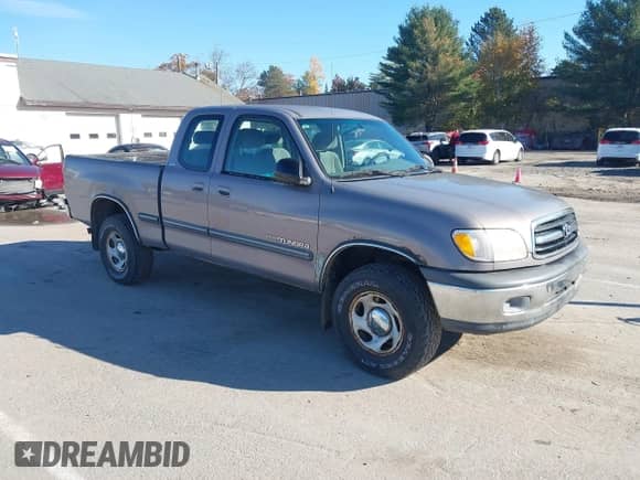 2001 Toyota Tundra SR5 with VIN 5TBBT44191S138203, listed as a IAAI auction lot 43498336 with 185,231 mi miles and . Bid and sale history available at DreamBid. Image 1.