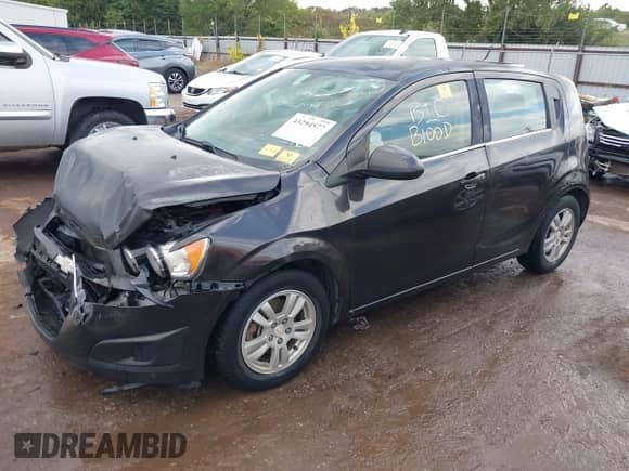 2014 Chevrolet Sonic LT с VIN 1G1JC6SH0E4222497, выставлен на аукционе IAAI как лот 43294577 с пробегом 134 240 миль миль и . История ставок и продаж доступна на DreamBid. Изображение 17.