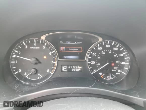 2015 Nissan Pathfinder S with VIN 5N1AR2MM3FC695824, listed as a Copart auction lot 67686805 with 217,333 mi miles and Clean title. Bid and sale history available at DreamBid. Image 9.