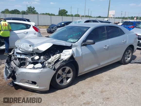 2015 Chevrolet Malibu LS z VIN 1G11A5SL0FF108140, wystawiony jako IAAI lot #42871243 z przebiegiem 66 878 mil mil oraz . Historia ofert i sprzedaży dostępna na DreamBid. Obrazek 18.