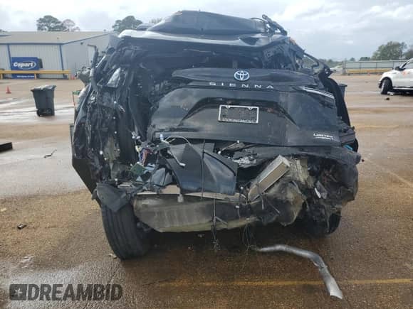 2024 Toyota Sienna Limited z VIN 5TDZRKEC0RS182904, wystawiony jako Copart lot #79111024 z przebiegiem Nie podano mil oraz Nie do naprawy • Non repairable. Historia ofert i sprzedaży dostępna na DreamBid. Obrazek 6.