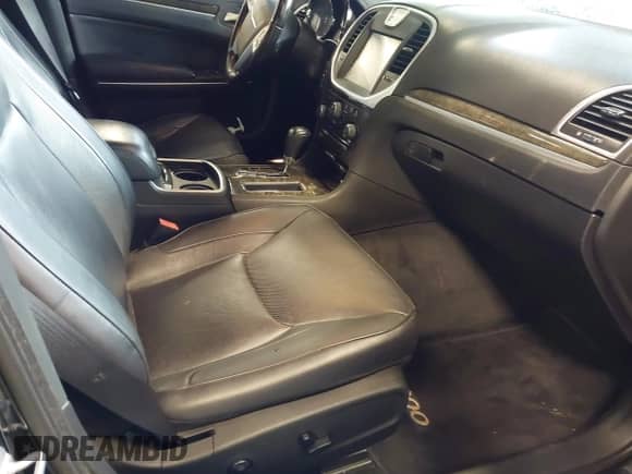 2012 Chrysler 300 C z VIN 2C3CCAKT0CH147523, wystawiony jako IAAI lot #43595165 z przebiegiem 160 218 mil mil oraz . Historia ofert i sprzedaży dostępna na DreamBid. Obrazek 5.