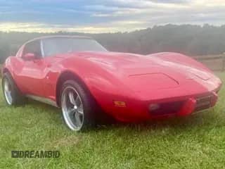 1977 Chevrolet Corvette z VIN 1Z37L7S442085, wystawiony jako Copart lot #86538855 z przebiegiem 89 431 mil mil oraz Czysty tytuł • Clean title. Historia ofert i sprzedaży dostępna na DreamBid. Obrazek 1.
