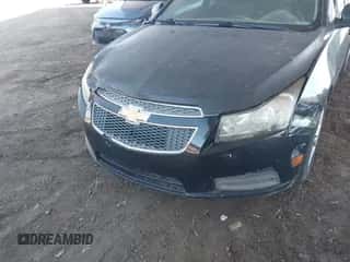 2012 Chevrolet Cruze LS z VIN 1G1PC5SH2C7379755, wystawiony jako IAAI lot #43475685 z przebiegiem 119 961 mil mil oraz . Historia ofert i sprzedaży dostępna na DreamBid. Obrazek 6.