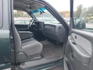 2003 Chevrolet Silverado 2500HD LT с VIN 1GCHK29U93E192928, выставлен на аукционе IAAI как лот 43558055 с пробегом 90 700 миль миль и . История ставок и продаж доступна на DreamBid. Изображение 5.