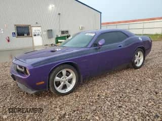 2010 Dodge Challenger R/T z VIN 2B3CJ5DT2AH173304, wystawiony jako Copart lot #68624075 z przebiegiem 62 305 mil mil oraz Szkoda całkowita • Salvage title. Historia ofert i sprzedaży dostępna na DreamBid. Obrazek 1.