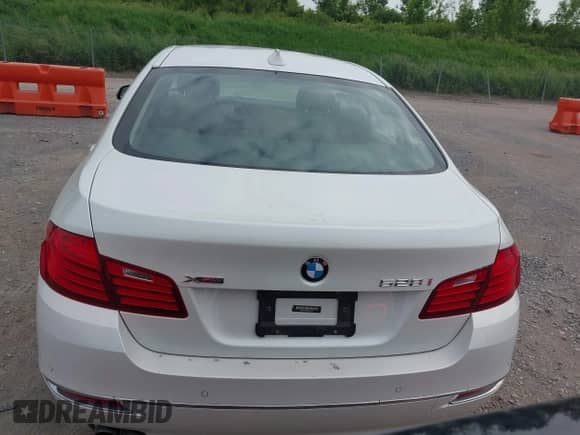 2015 BMW 5 Series 528i xDrive с VIN WBA5A7C58FD627577, выставлен на аукционе IAAI как лот 42495593 с пробегом 85 574 миль миль и . История ставок и продаж доступна на DreamBid. Изображение 17.