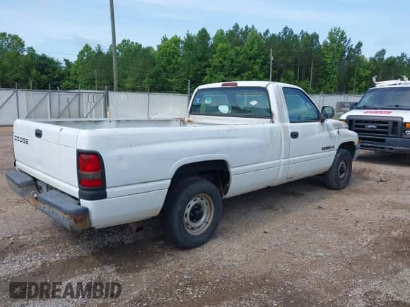 2000 Dodge 1500 Work Special with VIN 1B7HC16X2YS637928, listed as a IAAI auction lot 42557987 with 118,596 mi miles and . Bid and sale history available at DreamBid. Image 4.