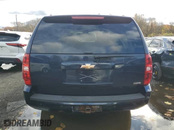 2009 Chevrolet Suburban LTZ z VIN 1GNFK36309R243475, wystawiony jako Copart lot #90379995 z przebiegiem 168 390 mil mil oraz Szkoda całkowita • Salvage title. Historia ofert i sprzedaży dostępna na DreamBid. Obrazek 6.