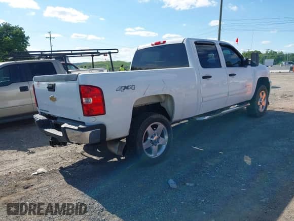 2011 Chevrolet Silverado 2500HD LT с VIN 1GC1KXC81BF218022, выставлен на аукционе IAAI как лот 42341141 с пробегом 269 427 миль миль и . История ставок и продаж доступна на DreamBid. Изображение 4.