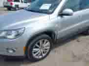 2009 Volkswagen Tiguan S с VIN WVGAV75N19W508048, выставлен на аукционе IAAI как лот 42754273 с пробегом 84 535 миль миль и . История ставок и продаж доступна на DreamBid. Изображение 6.