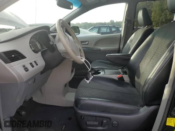 2013 Toyota Sienna SE with VIN 5TDXK3DC9DS327563, listed as a Copart auction lot 82045955 with 204,344 mi miles and Salvage title. Bid and sale history available at DreamBid. Image 7.
