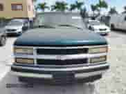 1995 Chevrolet Tahoe z VIN 1GNEC13K1SJ439759, wystawiony jako Copart lot #57784845 z przebiegiem 190 566 mil mil oraz Czysty tytuł • Clean title. Historia ofert i sprzedaży dostępna na DreamBid. Obrazek 5.