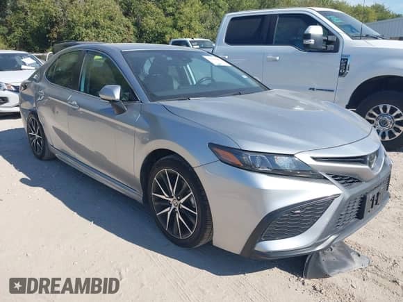 2023 Toyota Camry SE z VIN 4T1G11AK3PU791463, wystawiony jako IAAI lot #43412087 z przebiegiem 66 858 mil mil oraz . Historia ofert i sprzedaży dostępna na DreamBid. Obrazek 1.