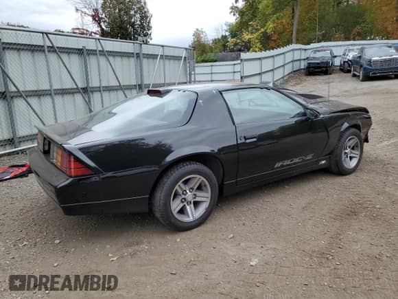 1986 Chevrolet Camaro Z28 Sport с VIN 1G1FP87H9GN101270, выставлен на аукционе Copart как лот 81379145 с пробегом 34 449 миль миль и Списание • Salvage title. История ставок и продаж доступна на DreamBid. Изображение 3.
