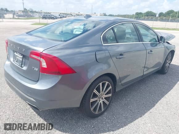 2017 Volvo S60 Inscription с VIN LYV402HKXHB126979, выставлен на аукционе IAAI как лот 42470950 с пробегом 4 064 миль миль и . История ставок и продаж доступна на DreamBid. Изображение 4.