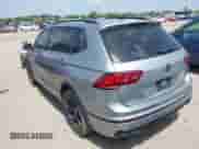 2023 Volkswagen Tiguan SE R-Line Black с VIN 3VVCB7AX4PM010437, выставлен на аукционе IAAI как лот 42584010 с пробегом 49 762 миль миль и . История ставок и продаж доступна на DreamBid. Изображение 3.
