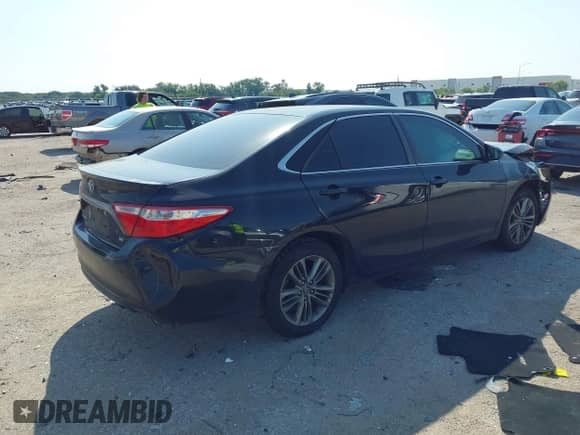 2017 Toyota Camry XLE z VIN 4T1BF1FK7HU451173, wystawiony jako IAAI lot #43172057 z przebiegiem 130 810 mil mil oraz . Historia ofert i sprzedaży dostępna na DreamBid. Obrazek 4.