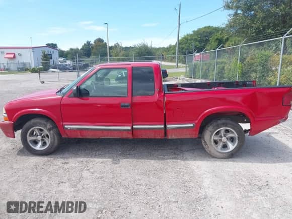 2001 Chevrolet S-10 LS Xtreme z VIN 1GCCS195718162108, wystawiony jako IAAI lot #43279768 z przebiegiem 235 158 mil mil oraz . Historia ofert i sprzedaży dostępna na DreamBid. Obrazek 14.