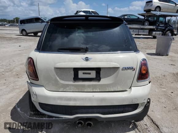 2009 MINI Hardtop S with VIN WMWMF73569TW87834, listed as a Copart auction lot 60362395 with 52,448 mi miles and Salvage title. Bid and sale history available at DreamBid. Image 6.